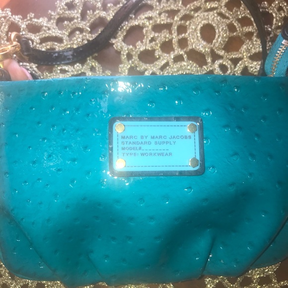 MARC JACOBS crossbody purse, turquoise blue. LIKE NEW CONDITION. - Picture 3 of 6